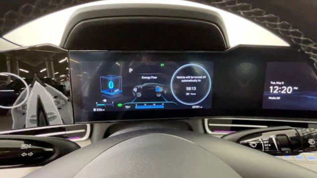 Certified 2023 Hyundai Elantra Limited w/ Winter Weather Package FWD image 28