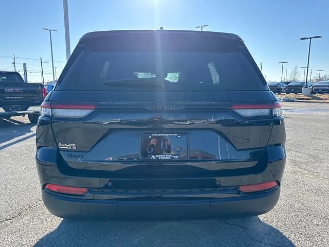 Used 2024 Jeep Grand Cherokee Altitude image 5