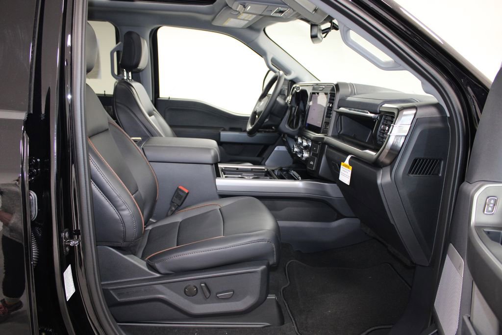 New 2026 Ford F250 Lariat w/ Black Appearance Package image 30