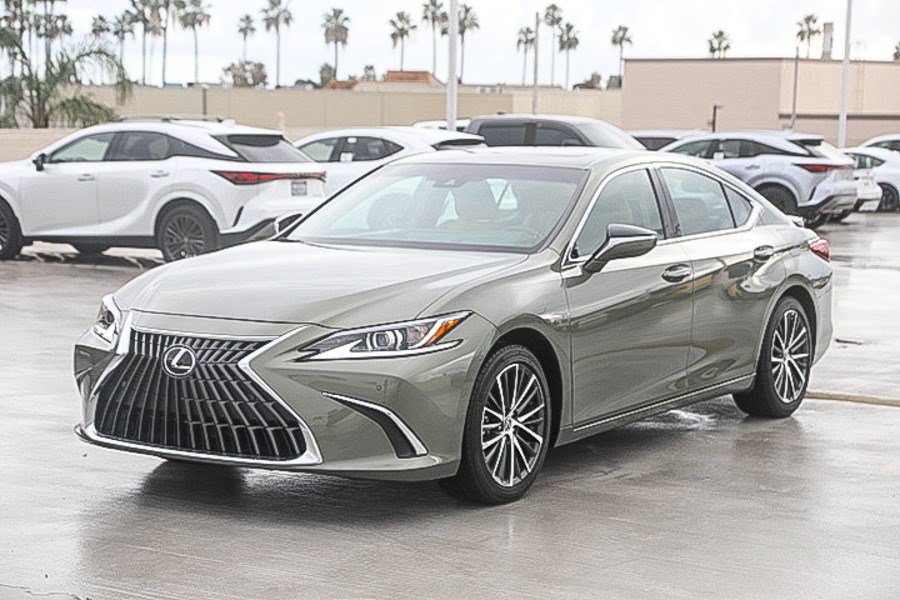Used 2025 Lexus ES 300h w/ Premium Package FWD image 3