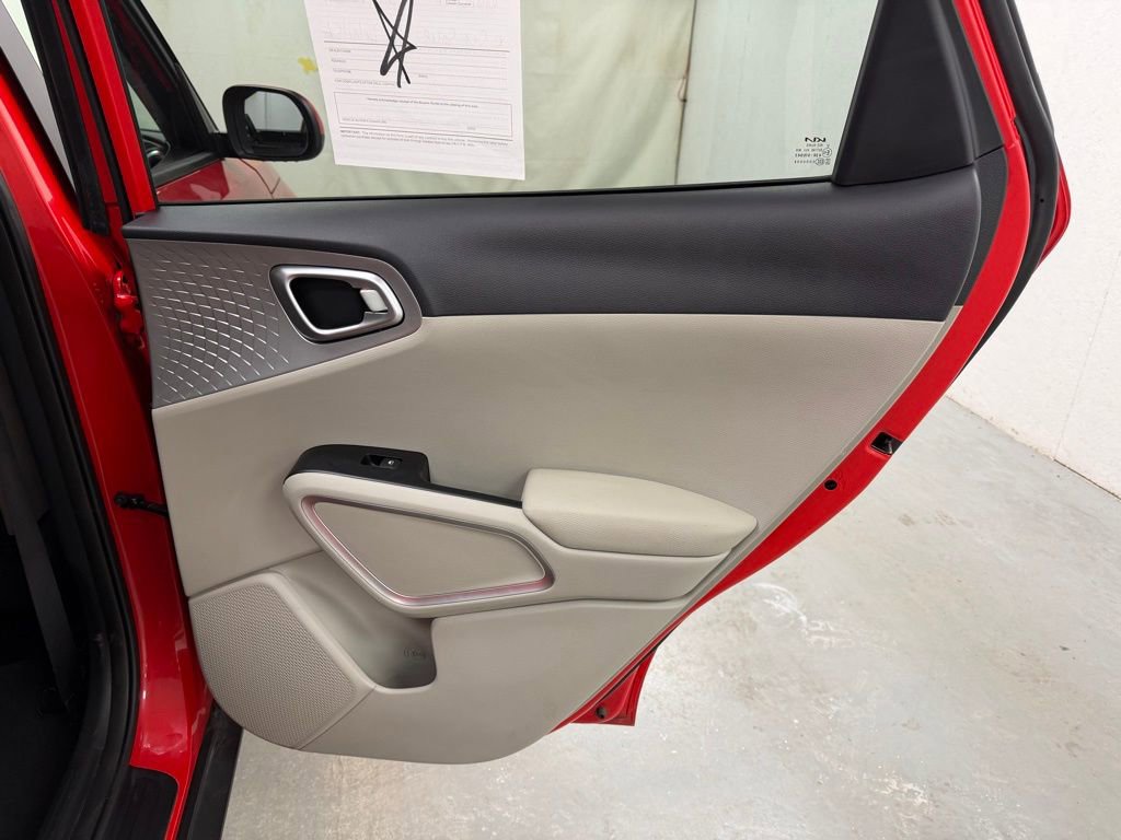 Used 2024 Kia Soul LX image 13