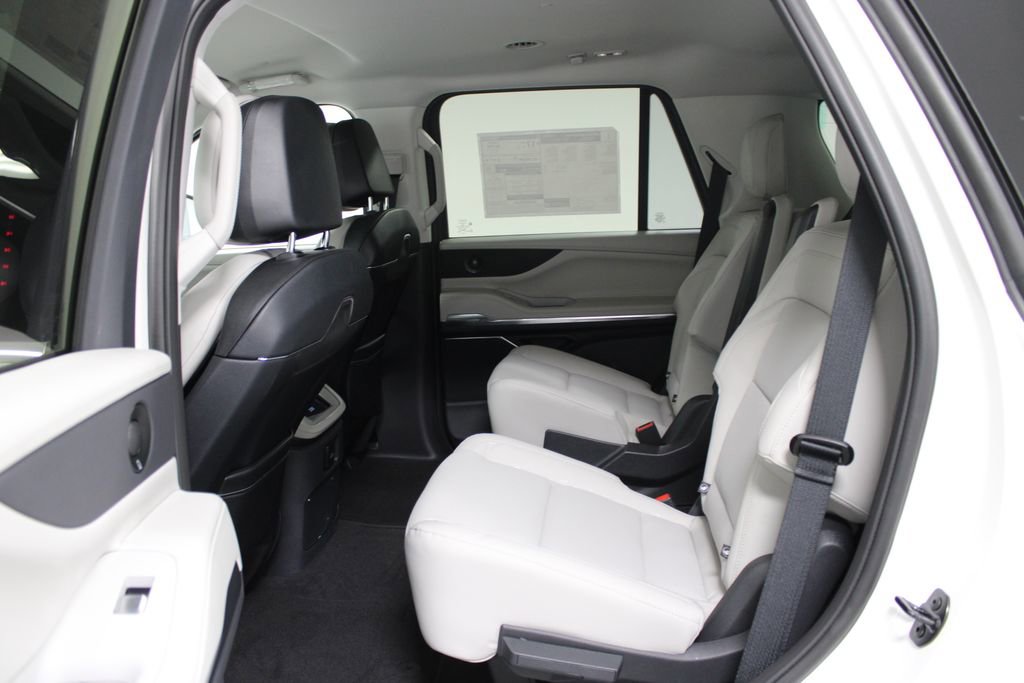 New 2026 Lincoln Navigator Premier AWD/4WD image 26