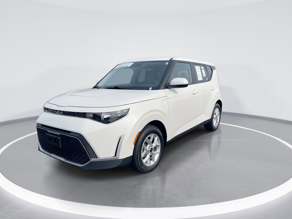 Used 2025 Kia Soul LX w/ LX Technology Package FWD image 4