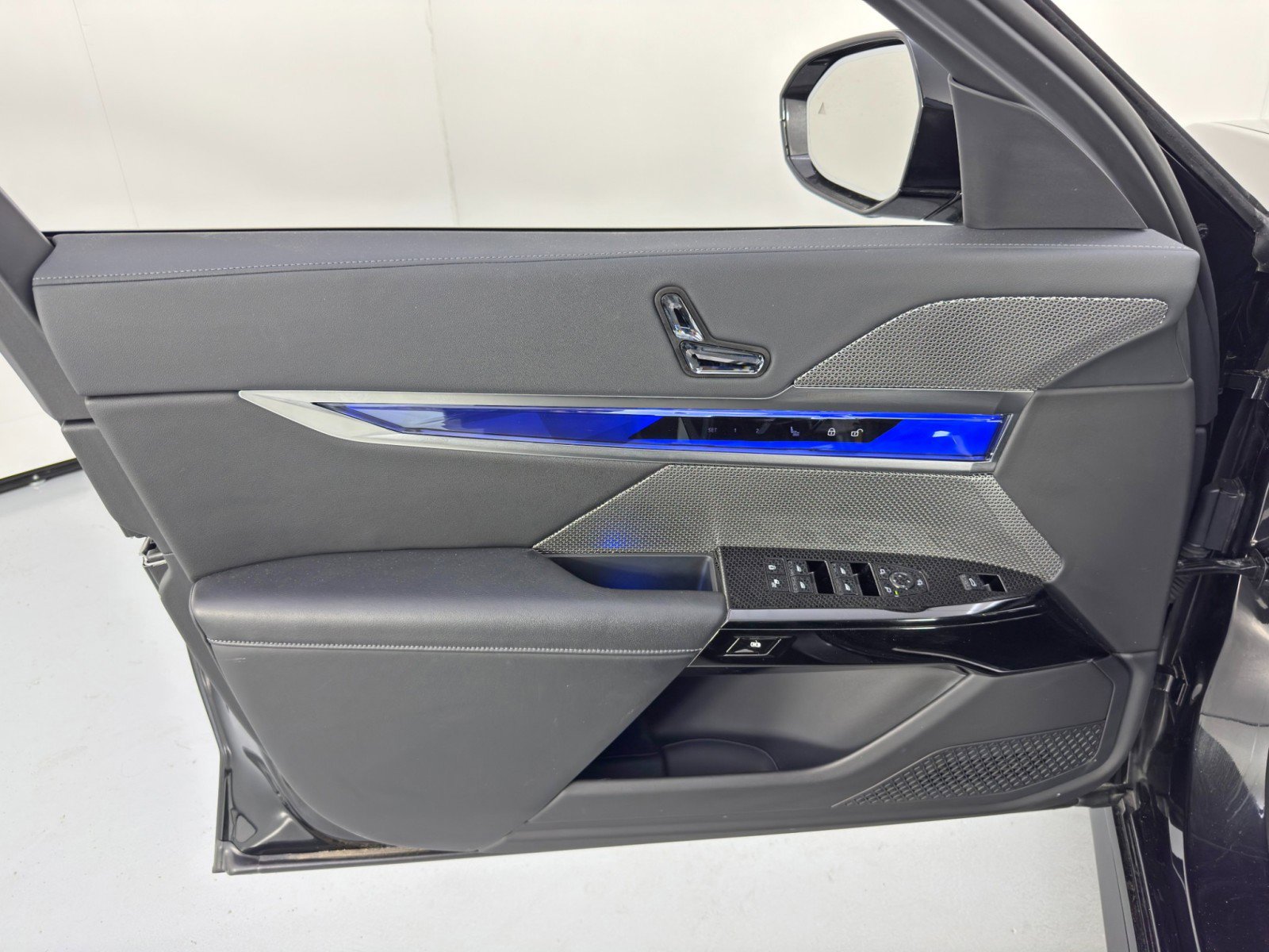 Used 2024 BMW i7 eDrive50 w/ M Sport Package image 51