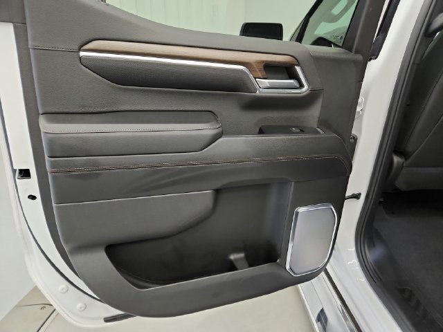 Used 2024 Chevrolet Silverado 1500 High Country w/ High Country Premium Package AWD/4WD image 28