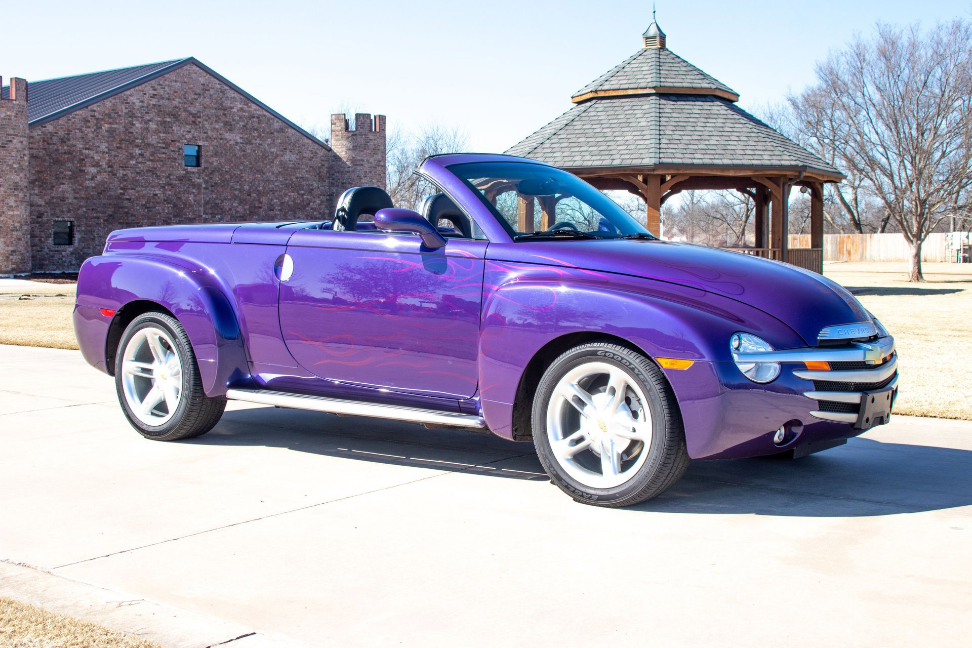 Used 2004 Chevrolet SSR w/ Preferred Equipment Group RWD image 32