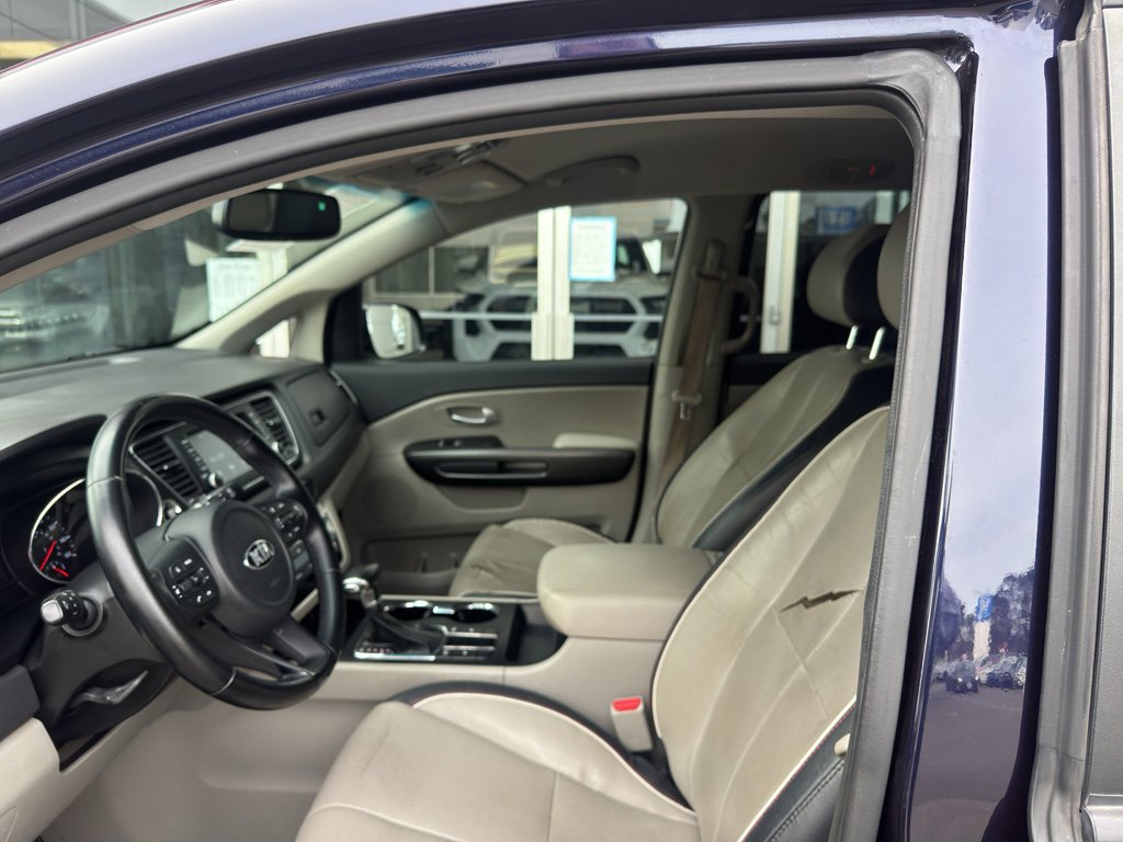 Used 2019 Kia Sedona EX image 4