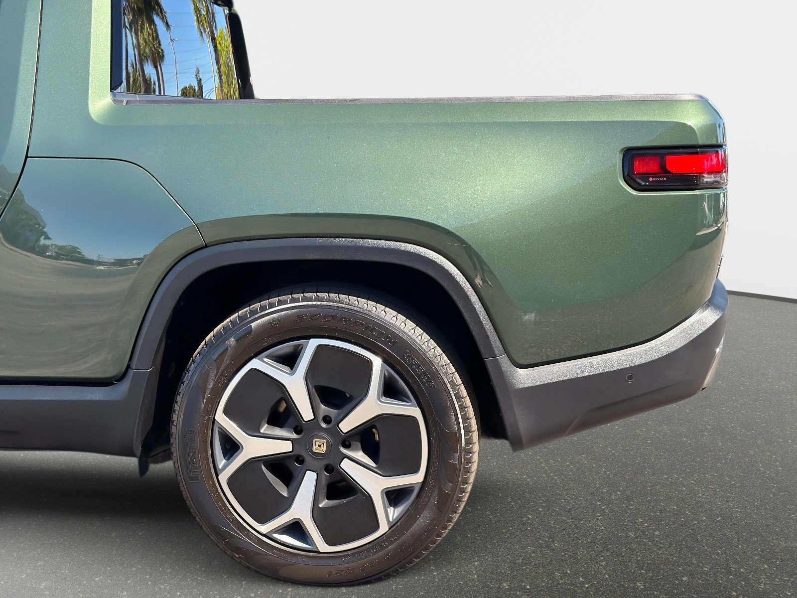 Used 2024 Rivian R1T Adventure image 15