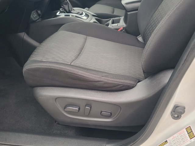 Used 2020 Nissan Rogue SV image 14