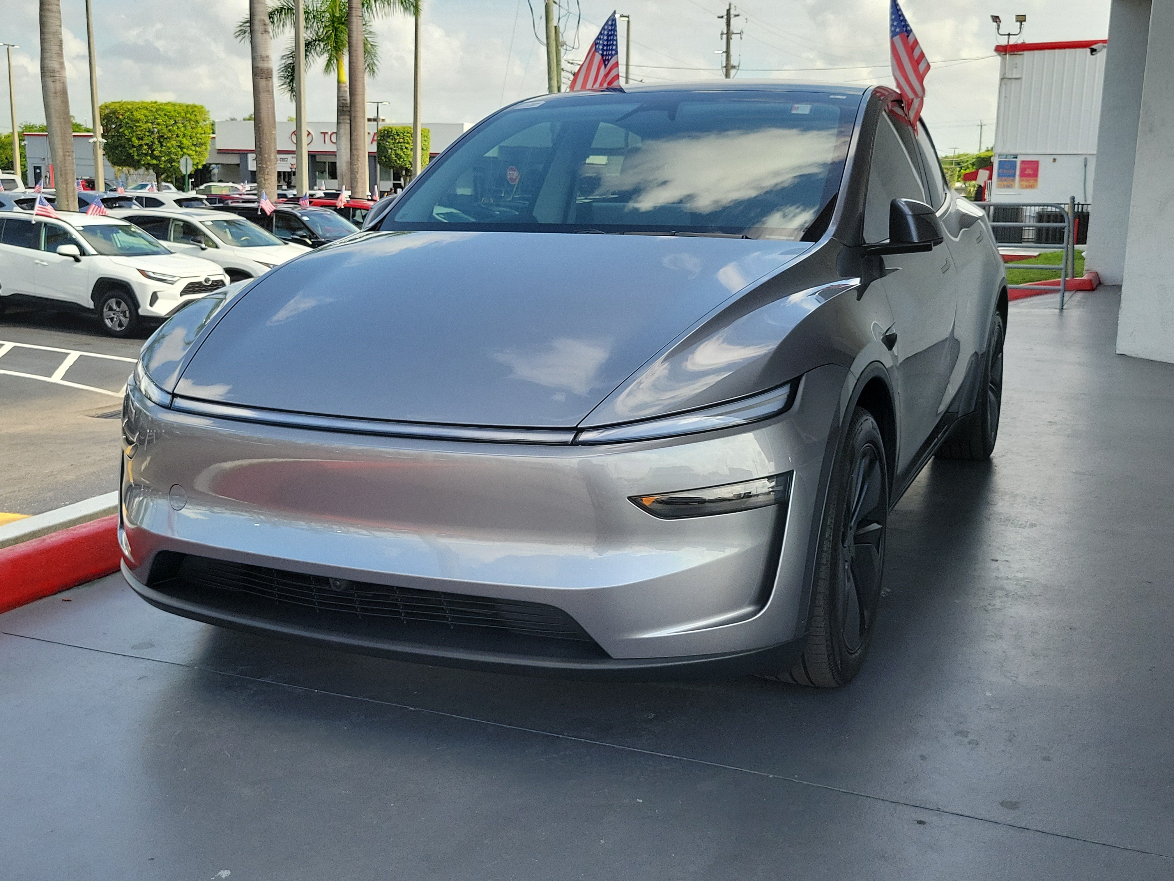 Used 2026 Tesla Model Y AWD image 5