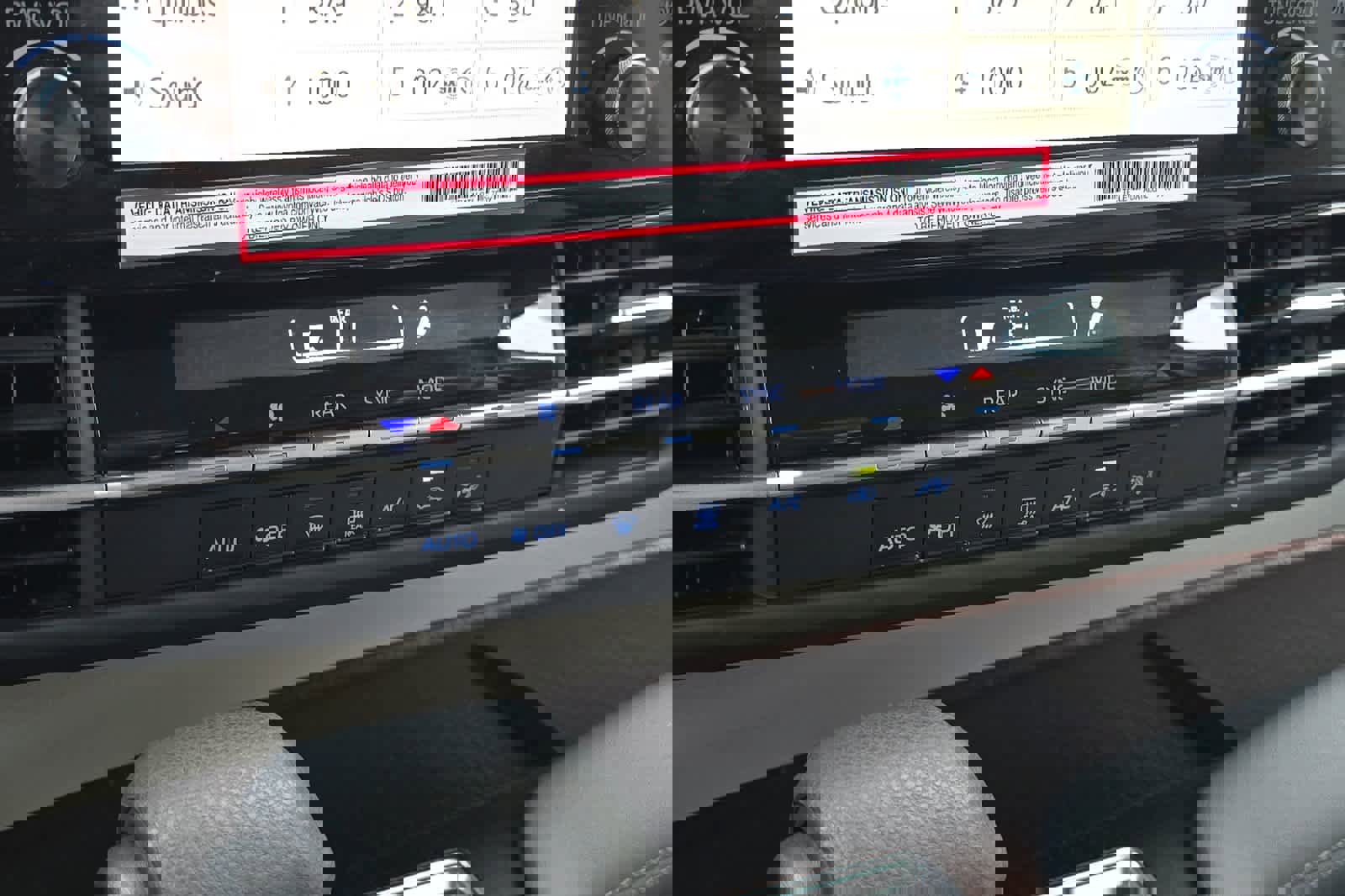 Used 2024 Toyota Sienna LE image 23