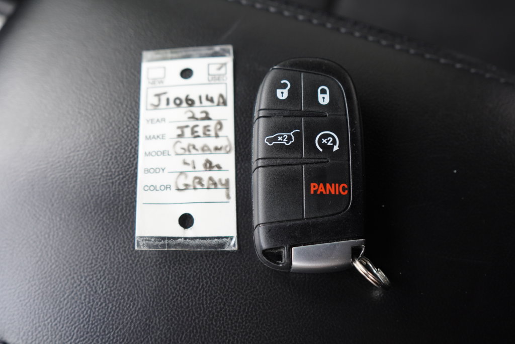 Used 2022 Jeep Grand Cherokee Laredo X AWD/4WD image 36