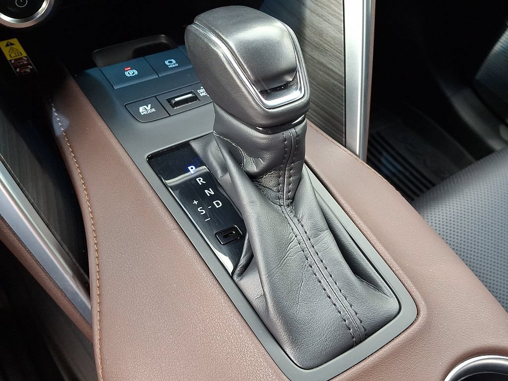 Used 2024 Toyota Venza Limited AWD/4WD image 16