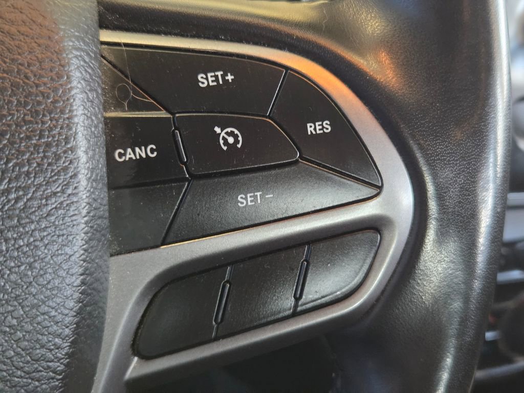 Used 2019 Jeep Cherokee Latitude Plus w/ Comfort/Convenience Group image 35