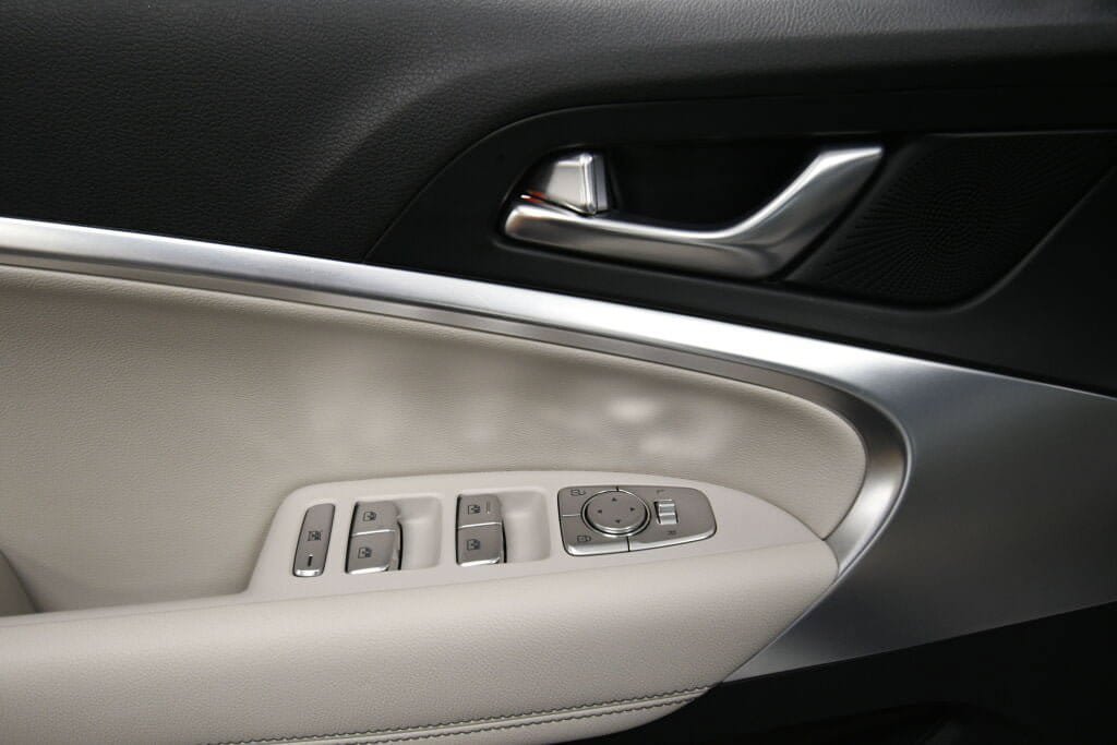 Used 2025 Genesis G70 2.5T AWD/4WD image 12