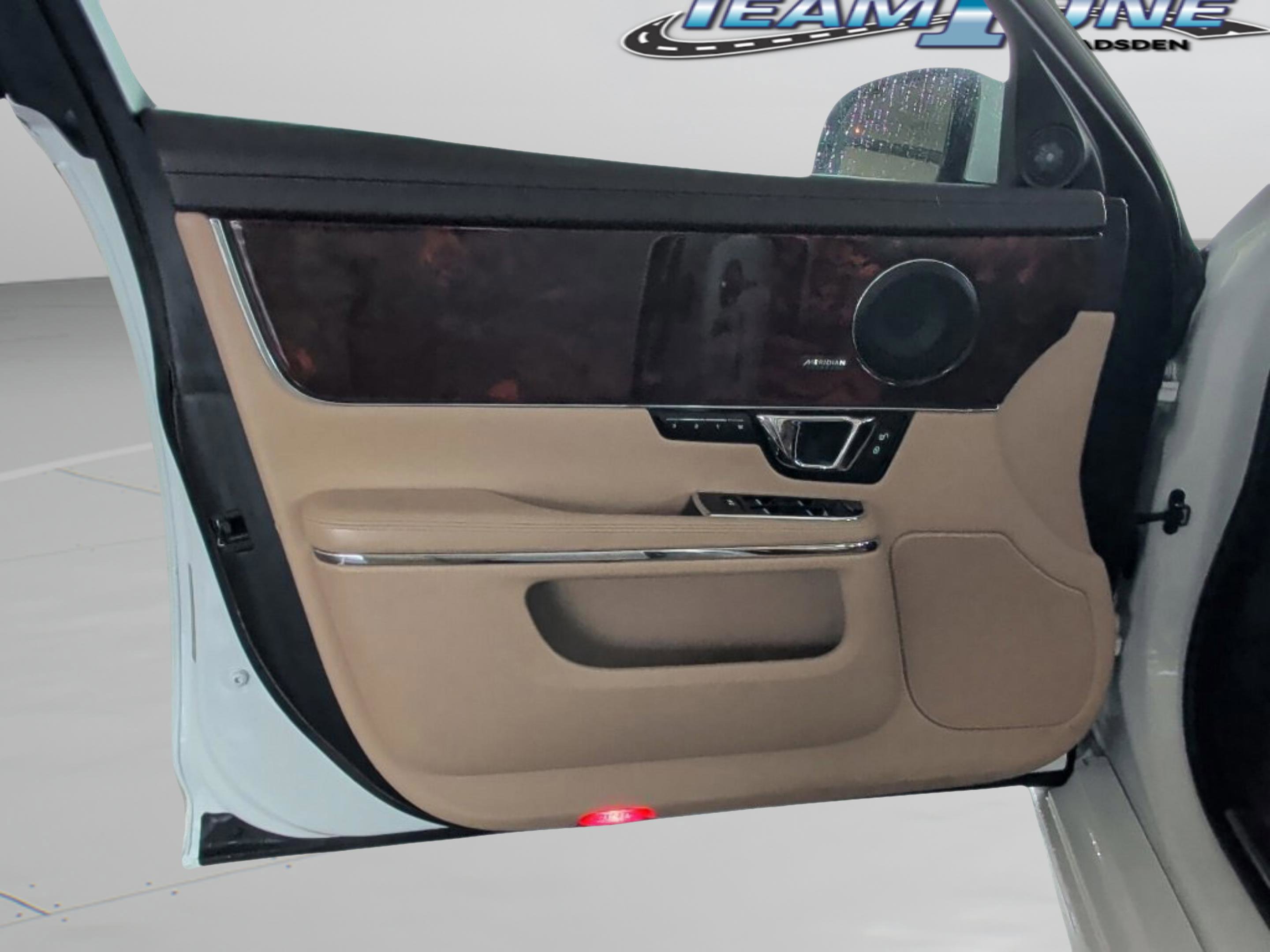 Used 2017 Jaguar XJ R-Sport image 27