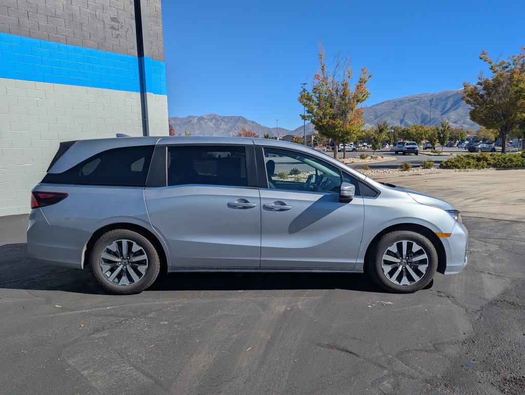 Used 2025 Honda Odyssey EX-L image 2