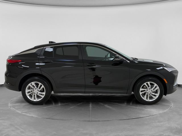 Used 2024 Buick Envista Sport Touring FWD image 2
