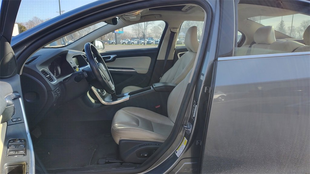 Used 2016 Volvo S60 T5 Premier image 7