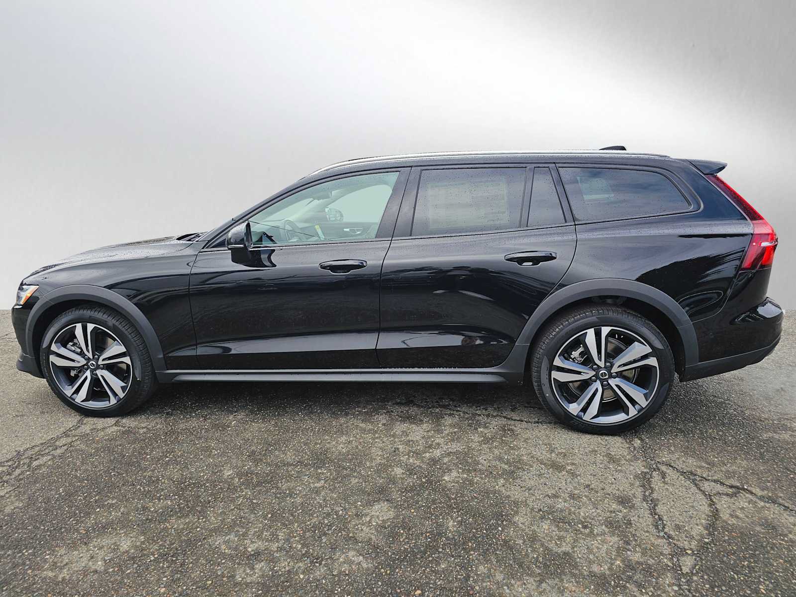 New 2026 Volvo V60 B5 Cross Country Plus w/ Protection Package Premier AWD/4WD image 6