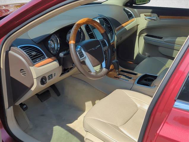 Used 2014 Chrysler 300 C image 11