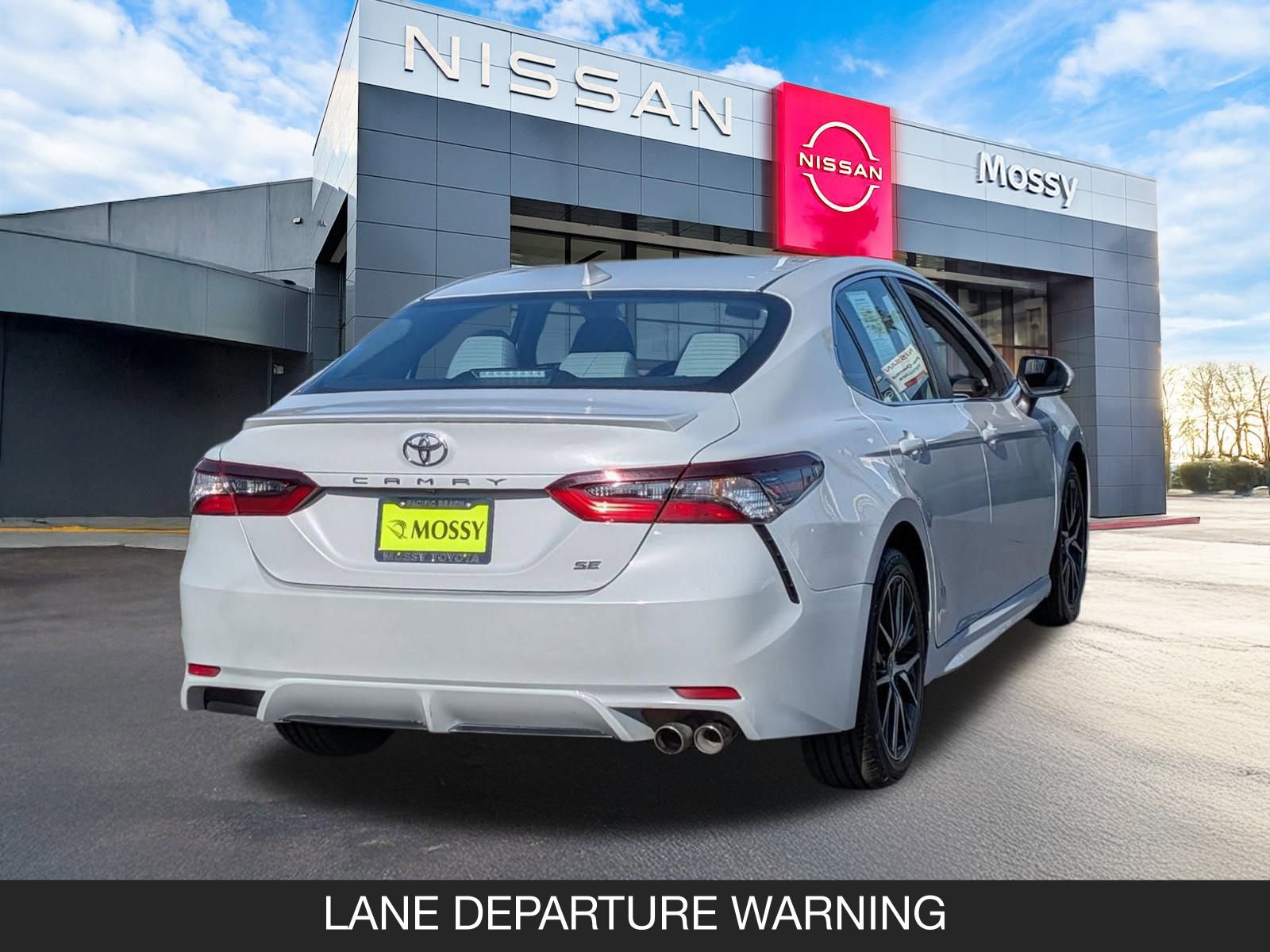 Used 2023 Toyota Camry SE image 8