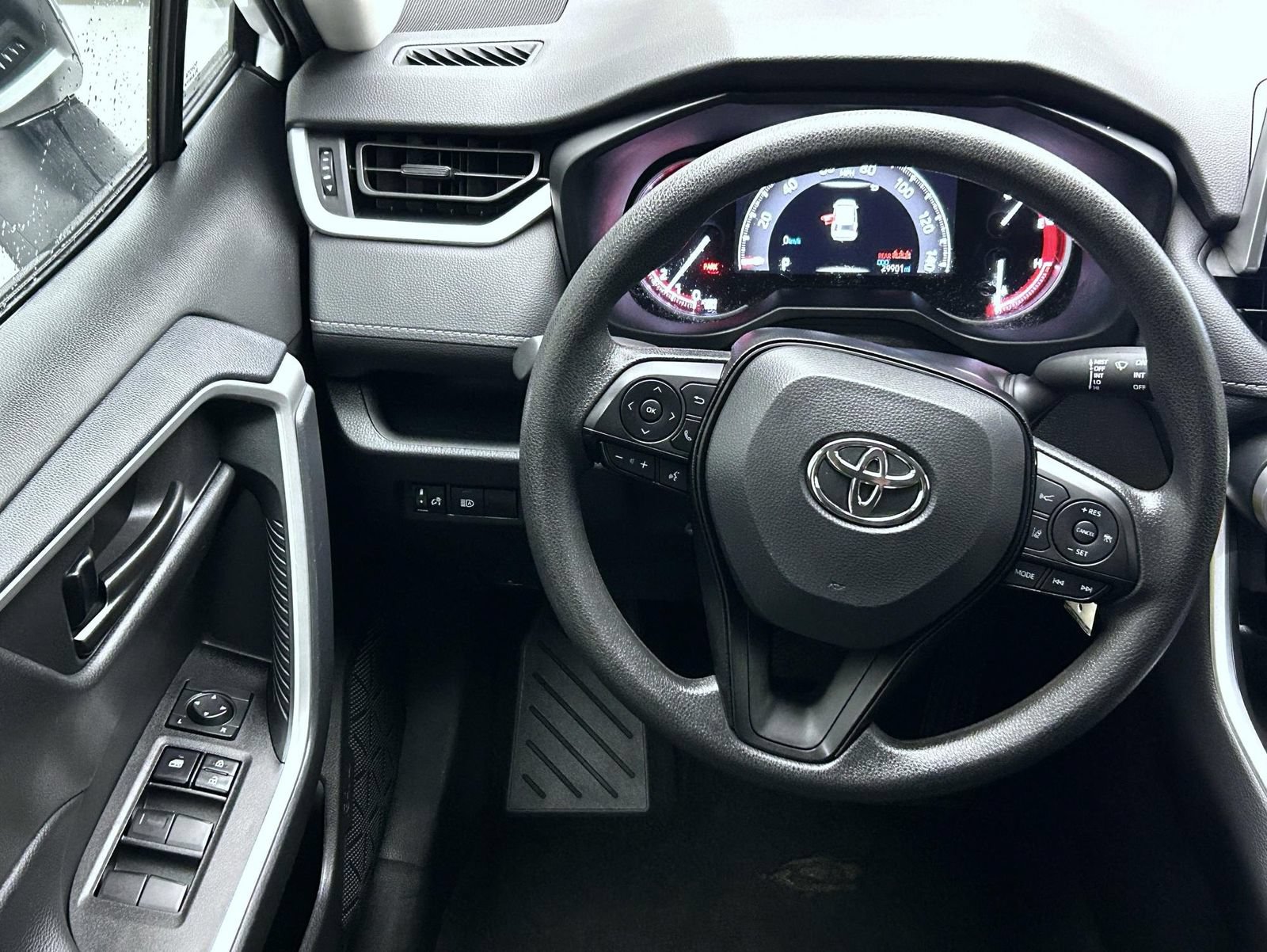 Used 2025 Toyota RAV4 LE AWD/4WD image 12