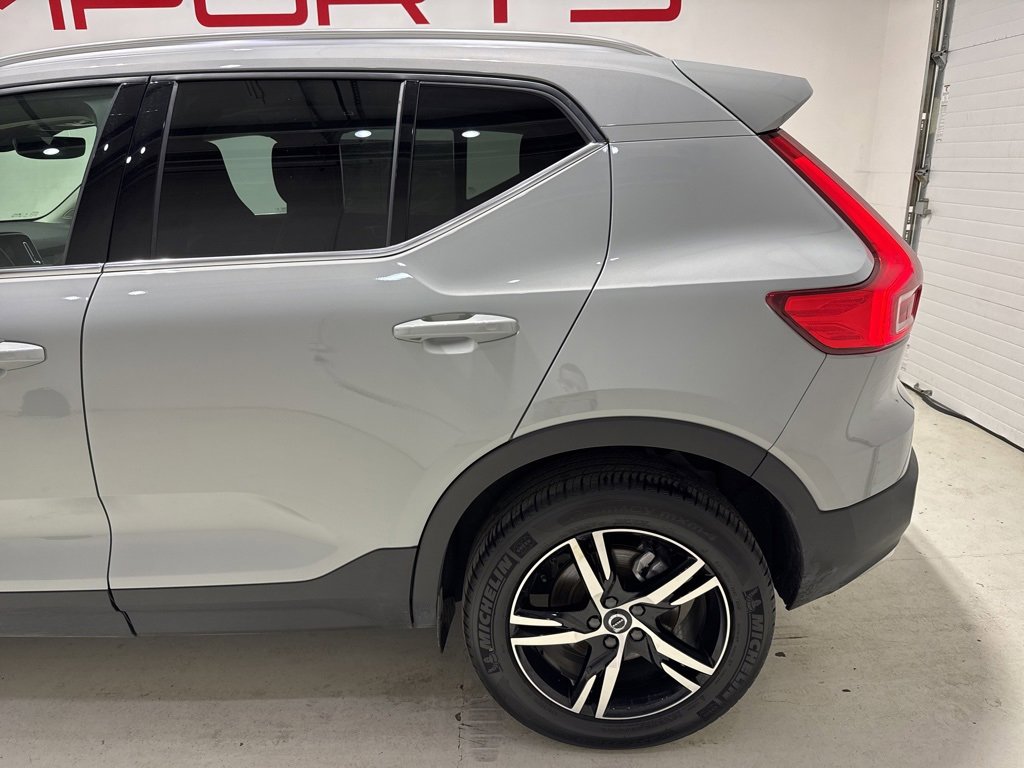 Used 2025 Volvo XC40 B5 Core image 6