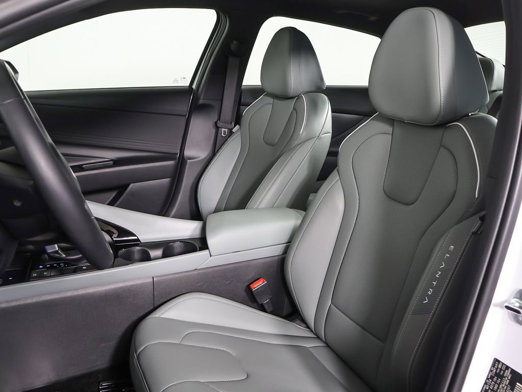 Certified 2025 Hyundai Elantra Limited image 28