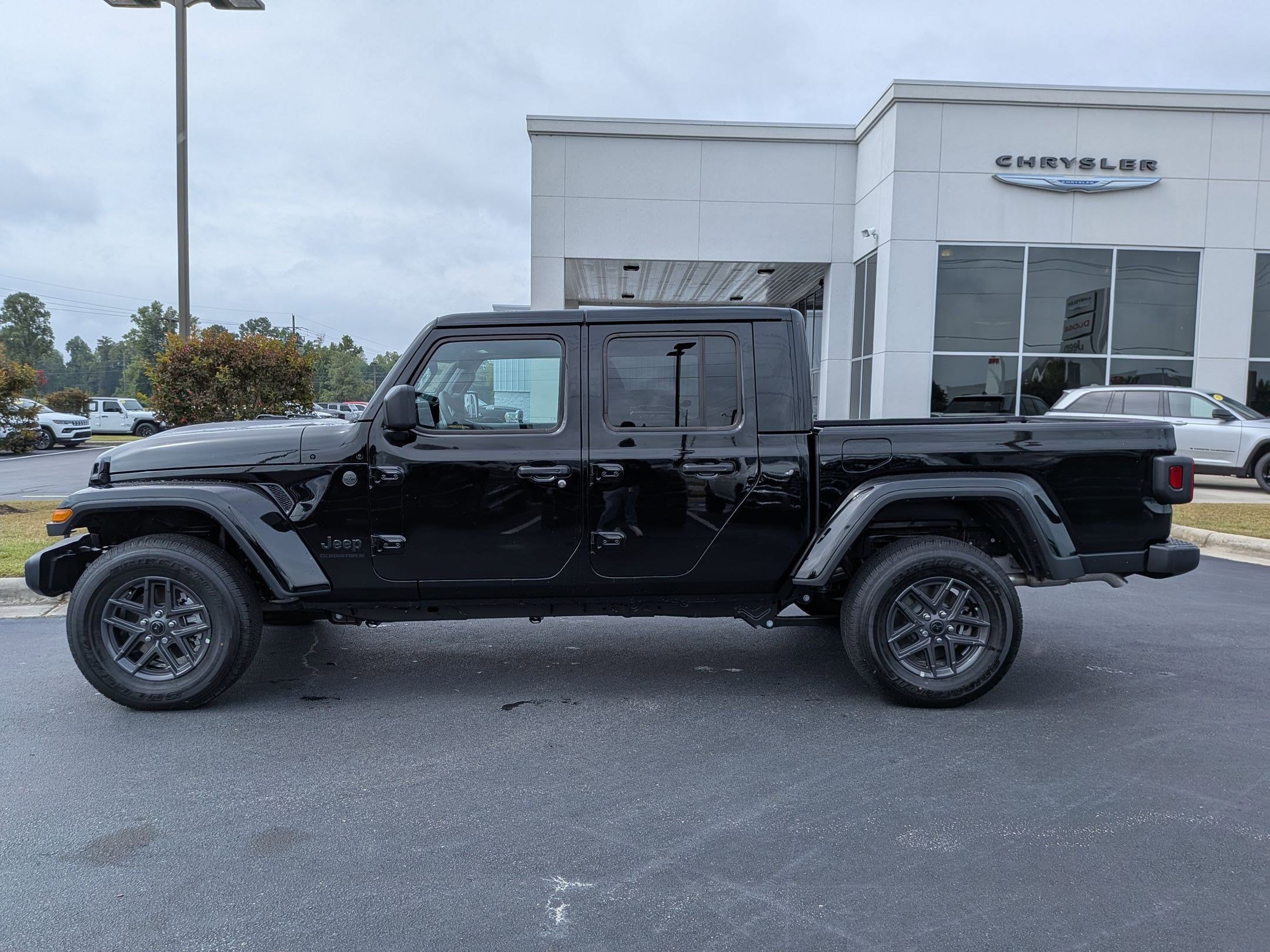 New 2025 Jeep Gladiator Sport AWD/4WD image 8
