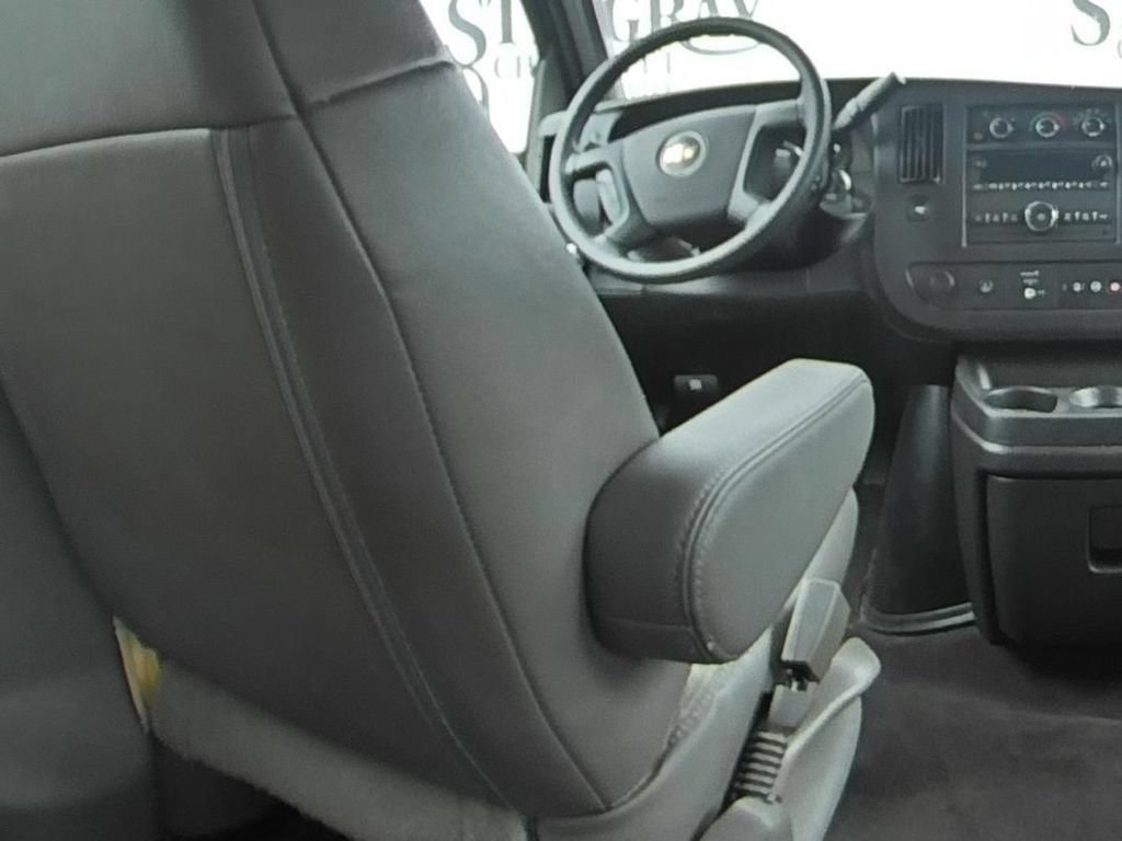 Used 2025 Chevrolet Express 3500 LT w/ LT Preferred Equipment Group RWD image 16