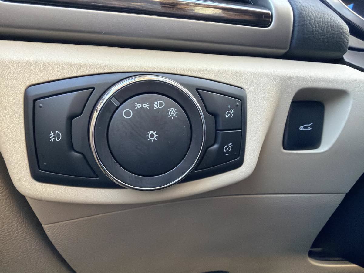 Used 2013 Ford Fusion SE FWD image 40