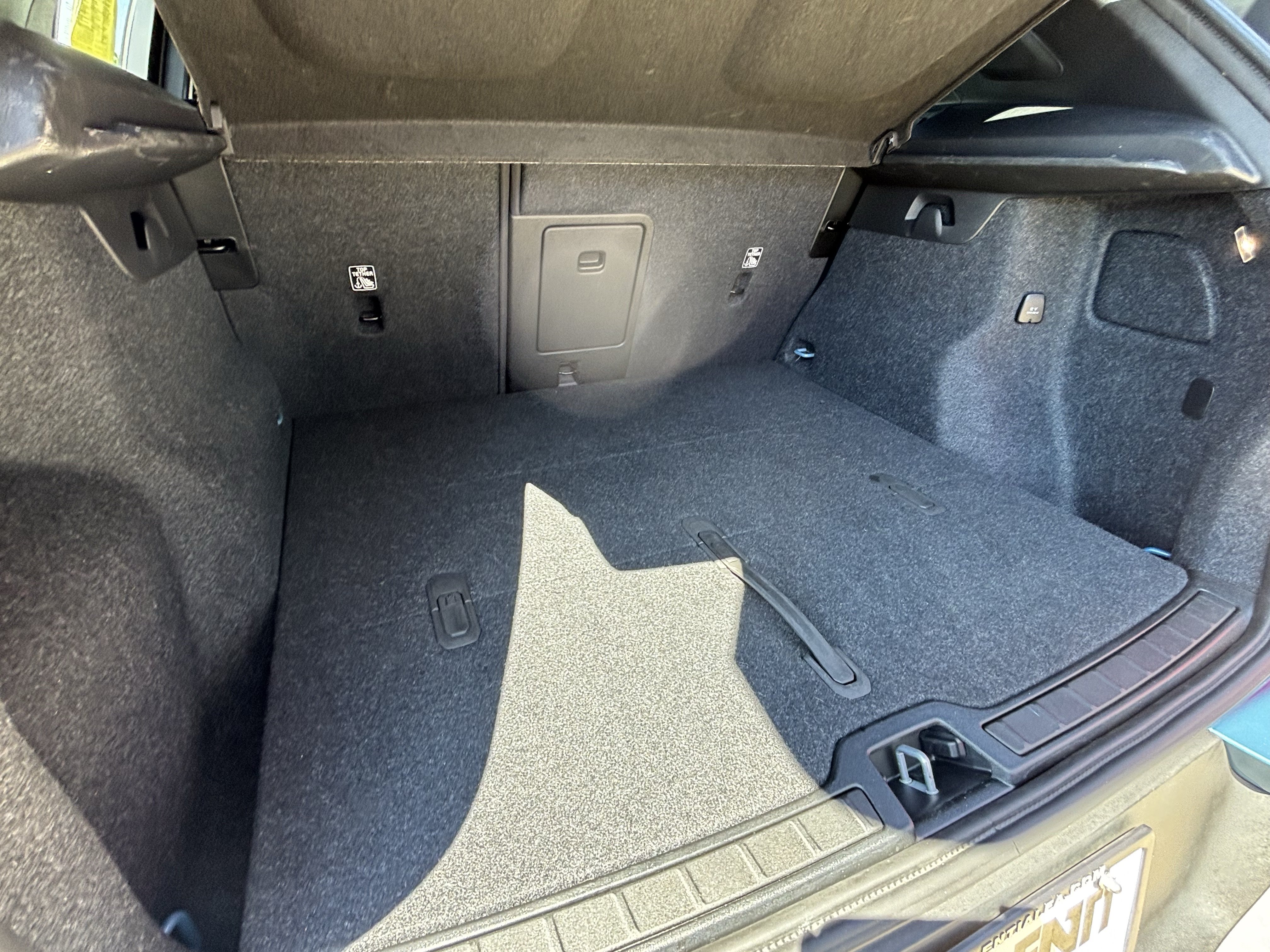 Used 2025 Volvo XC40 B5 Plus AWD/4WD image 43