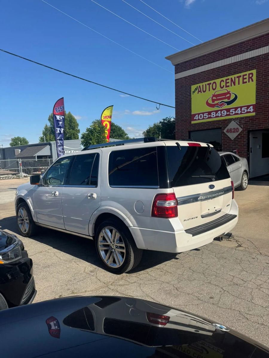Used 2017 Ford Expedition Platinum RWD image 3