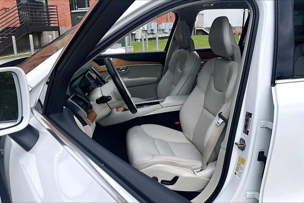 Used 2022 Volvo XC90 T6 Momentum w/ Protection Package Premier AWD/4WD image 32