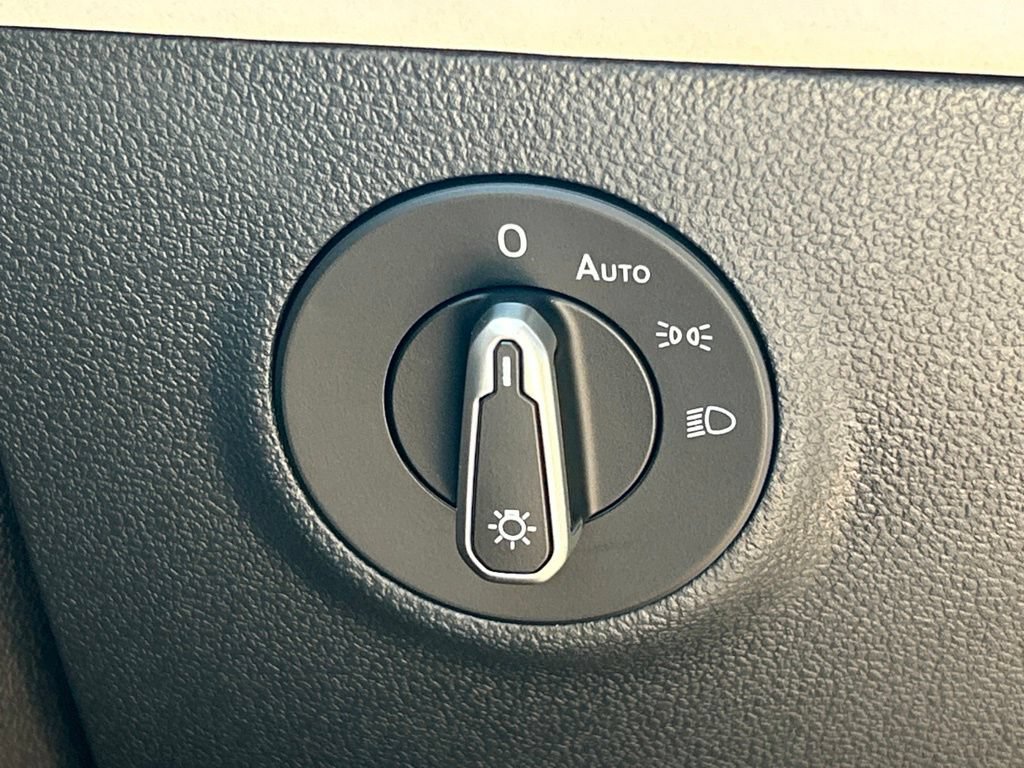 New 2026 Volkswagen Taos SE FWD image 31