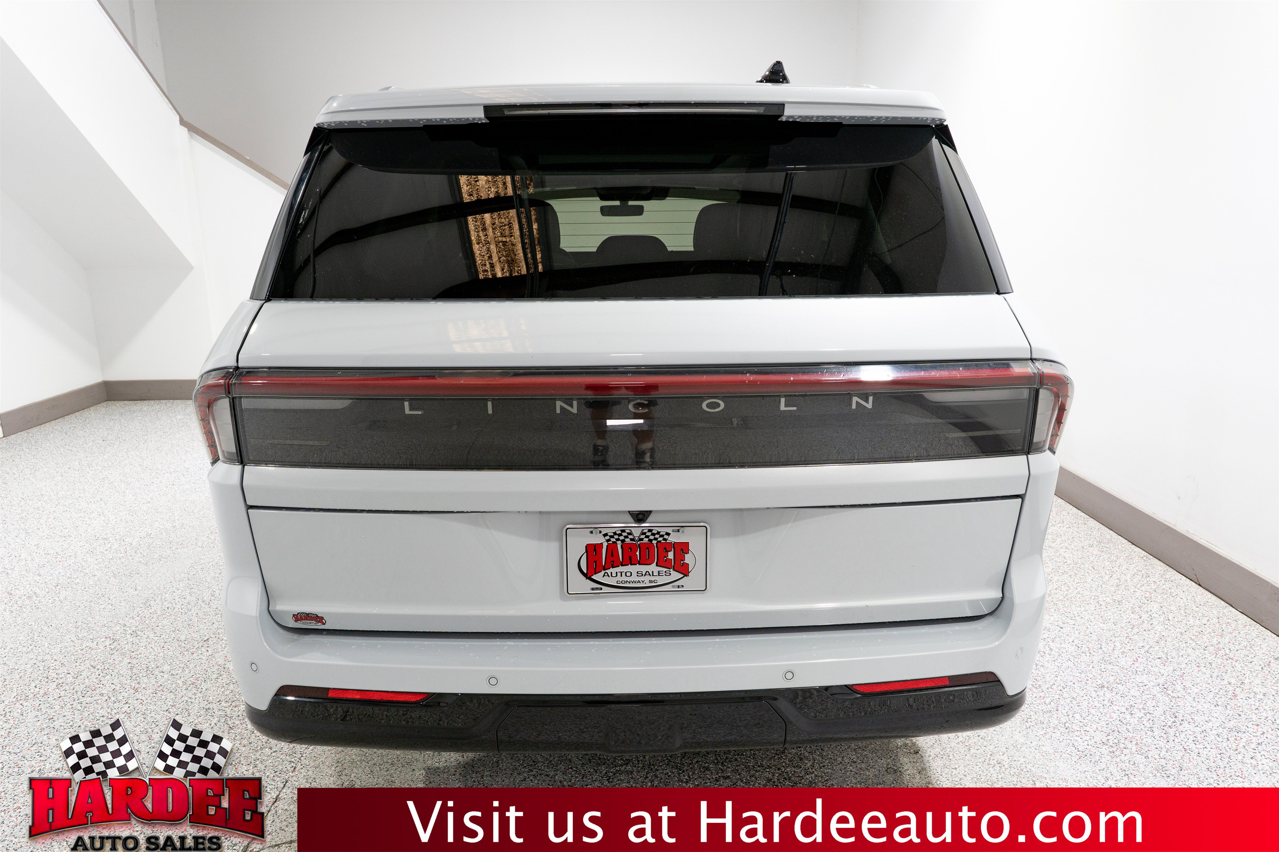 Used 2025 Lincoln Navigator Reserve AWD/4WD image 4