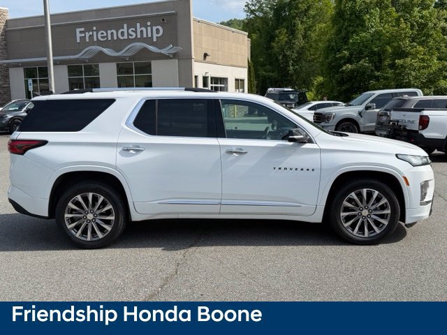 Used 2023 Chevrolet Traverse Premier FWD image 3