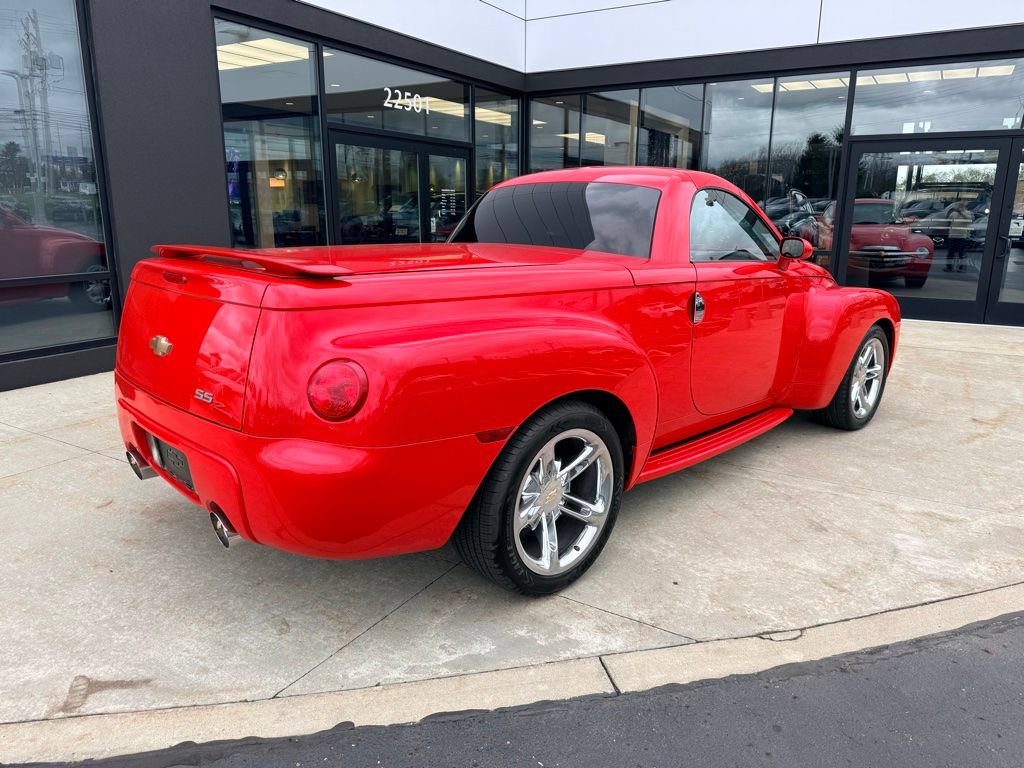 Used 2004 Chevrolet SSR w/ Preferred Equipment Group RWD image 9