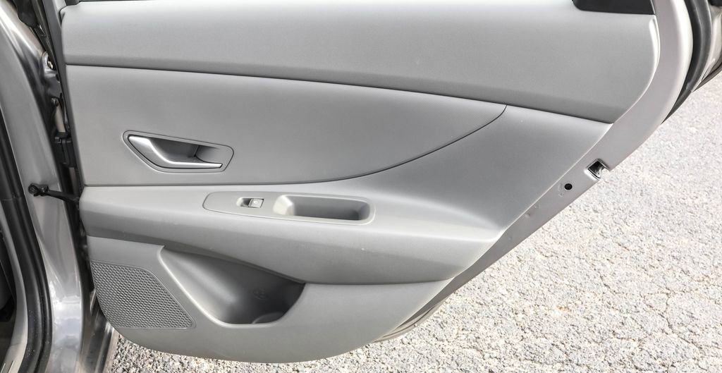 Used 2024 Hyundai Elantra SEL FWD image 31