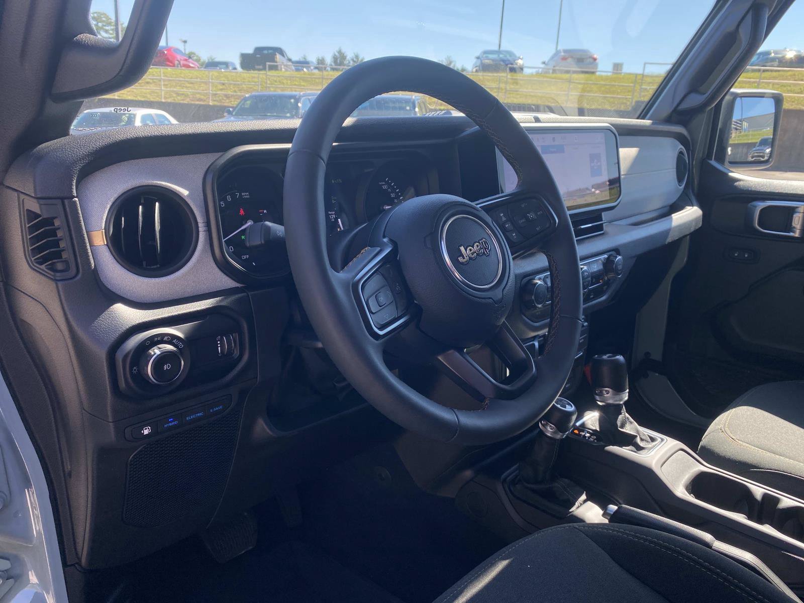 Used 2024 Jeep Wrangler Unlimited w/ Convenience Group AWD/4WD image 25
