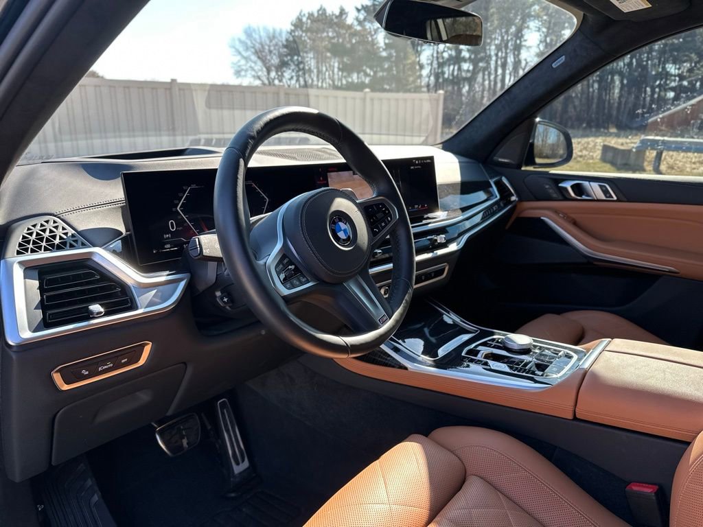 Used 2025 BMW X7 xDrive40i w/ M Sport Package image 15