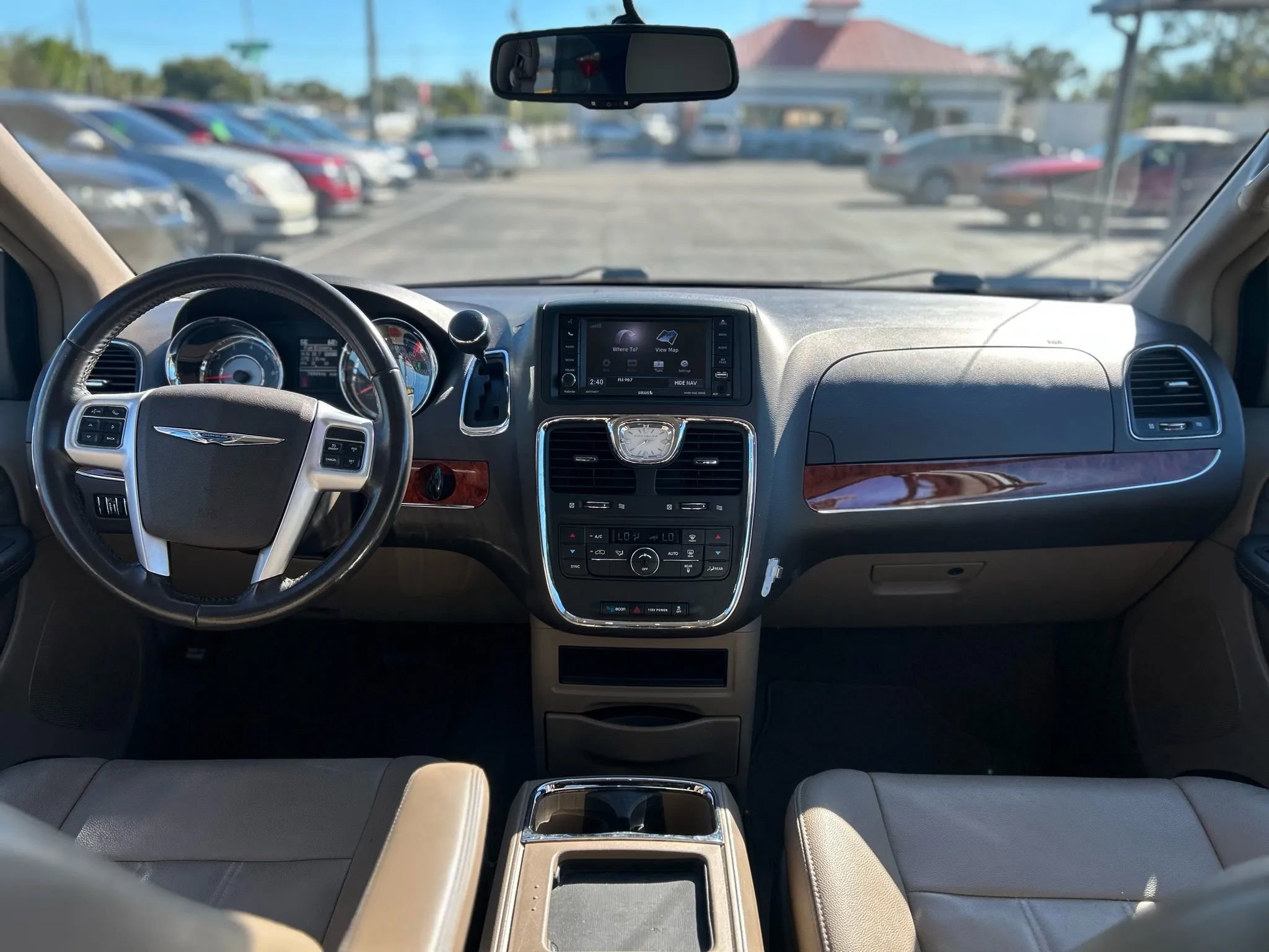 Used 2016 Chrysler Town & Country Touring image 13