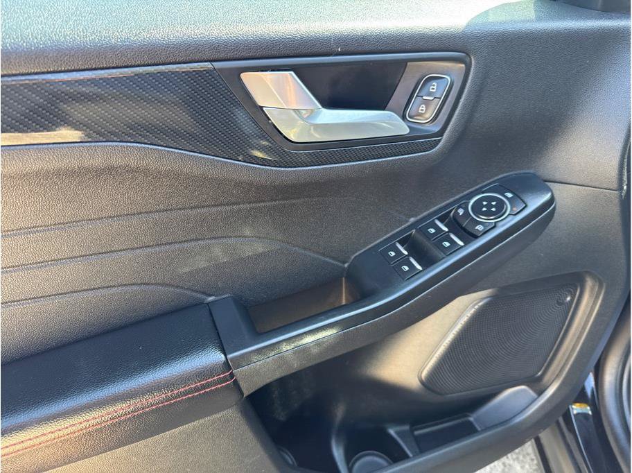 Used 2025 Ford Escape ST-Line Select AWD/4WD image 12