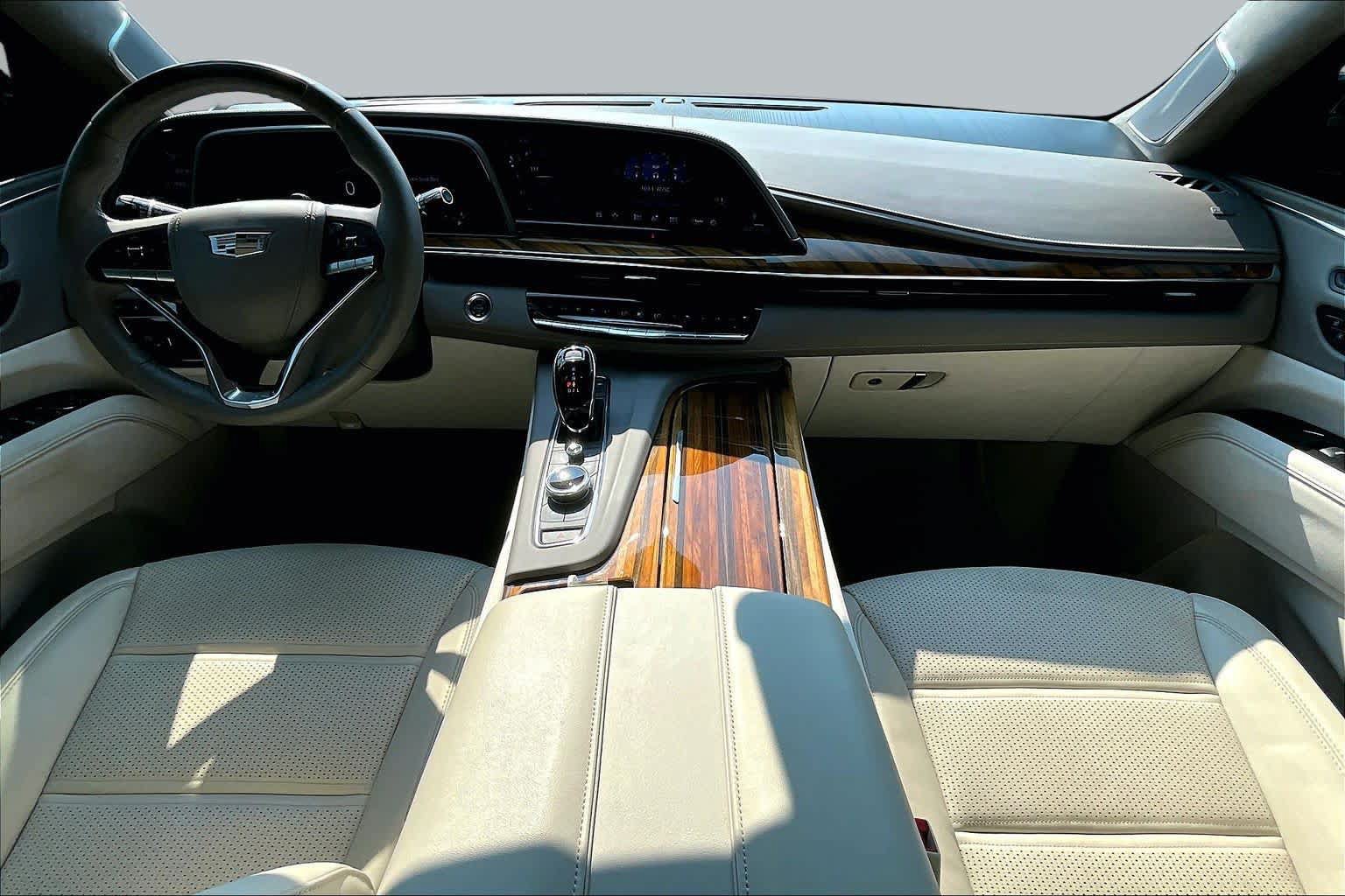 Used 2024 Cadillac Escalade Sport Platinum w/ LPO, ONYX Package AWD/4WD image 16