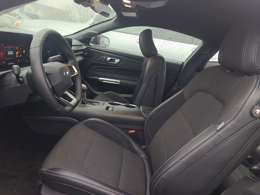 Used 2024 Ford Mustang Coupe image 7