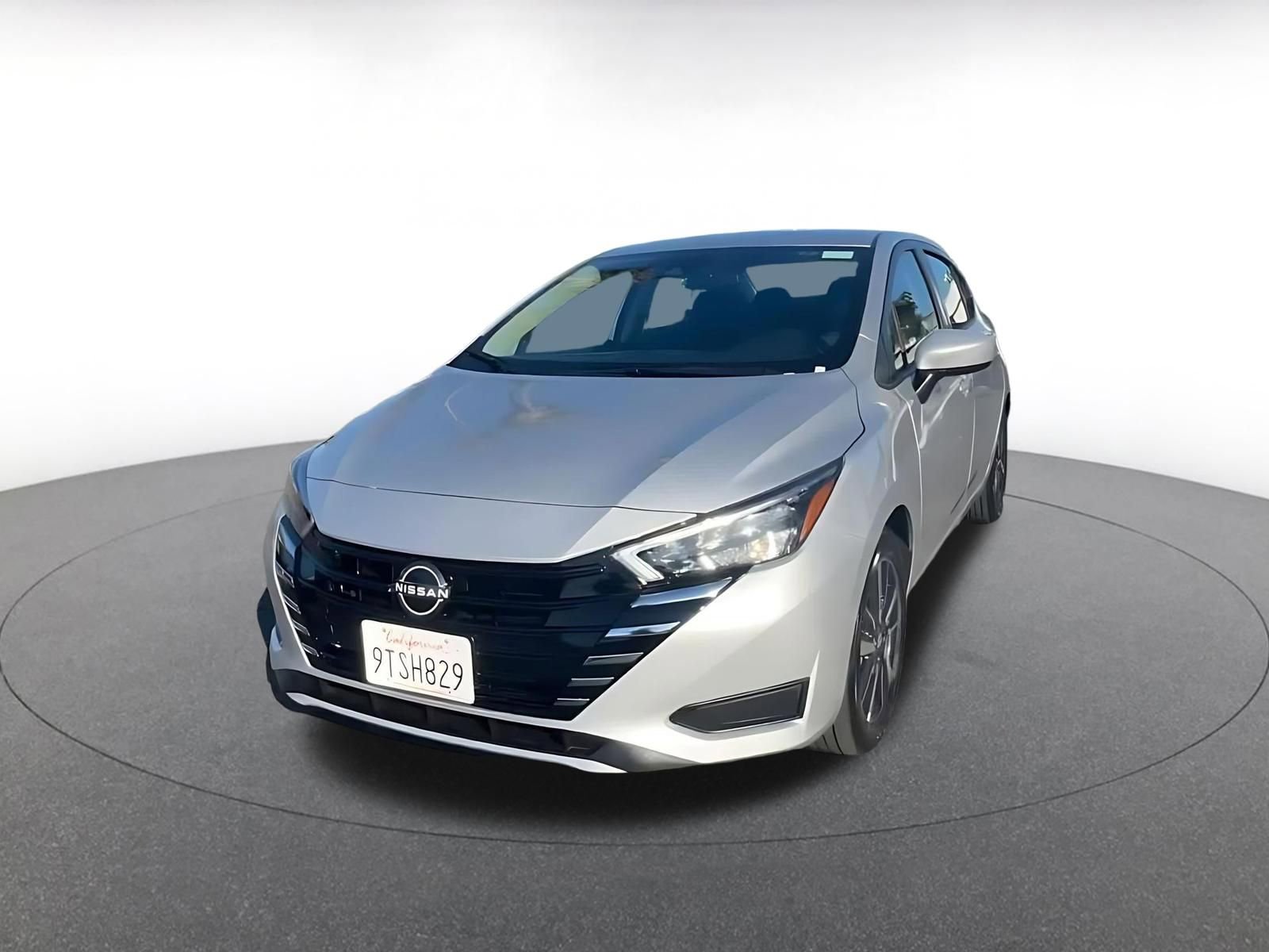 Used 2025 Nissan Versa SV FWD image 7