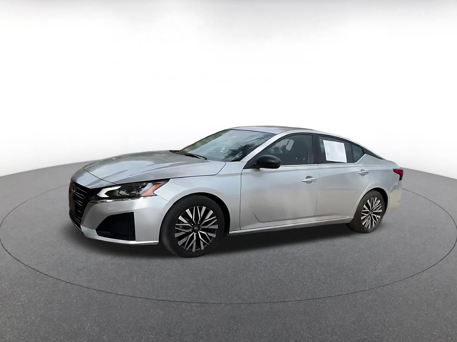 Used 2025 Nissan Altima 2.5 SV FWD image 8