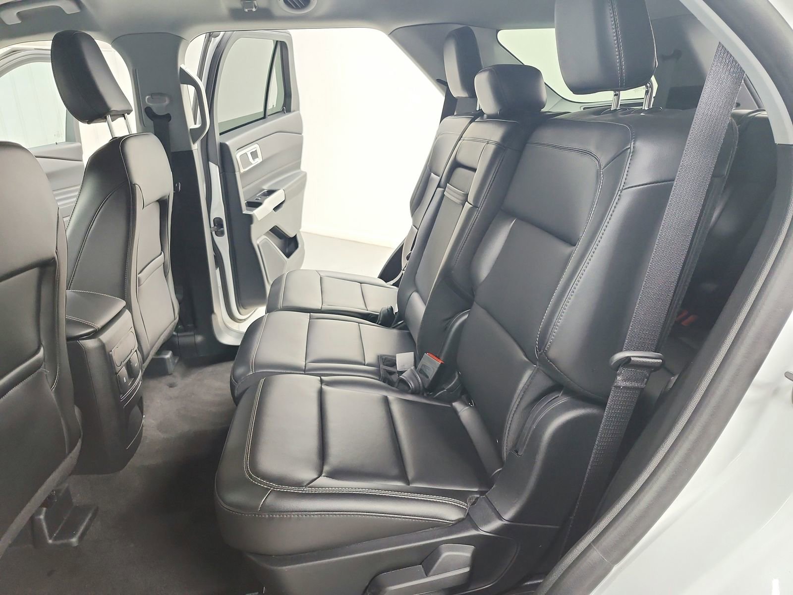 Used 2024 Ford Explorer XLT w/ Equipment Group 202A image 32