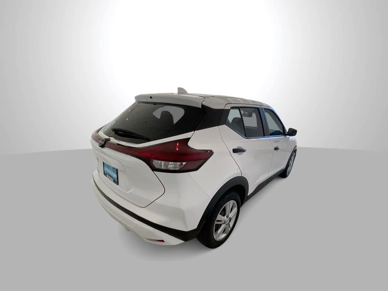 Used 2022 Nissan Kicks S FWD image 8